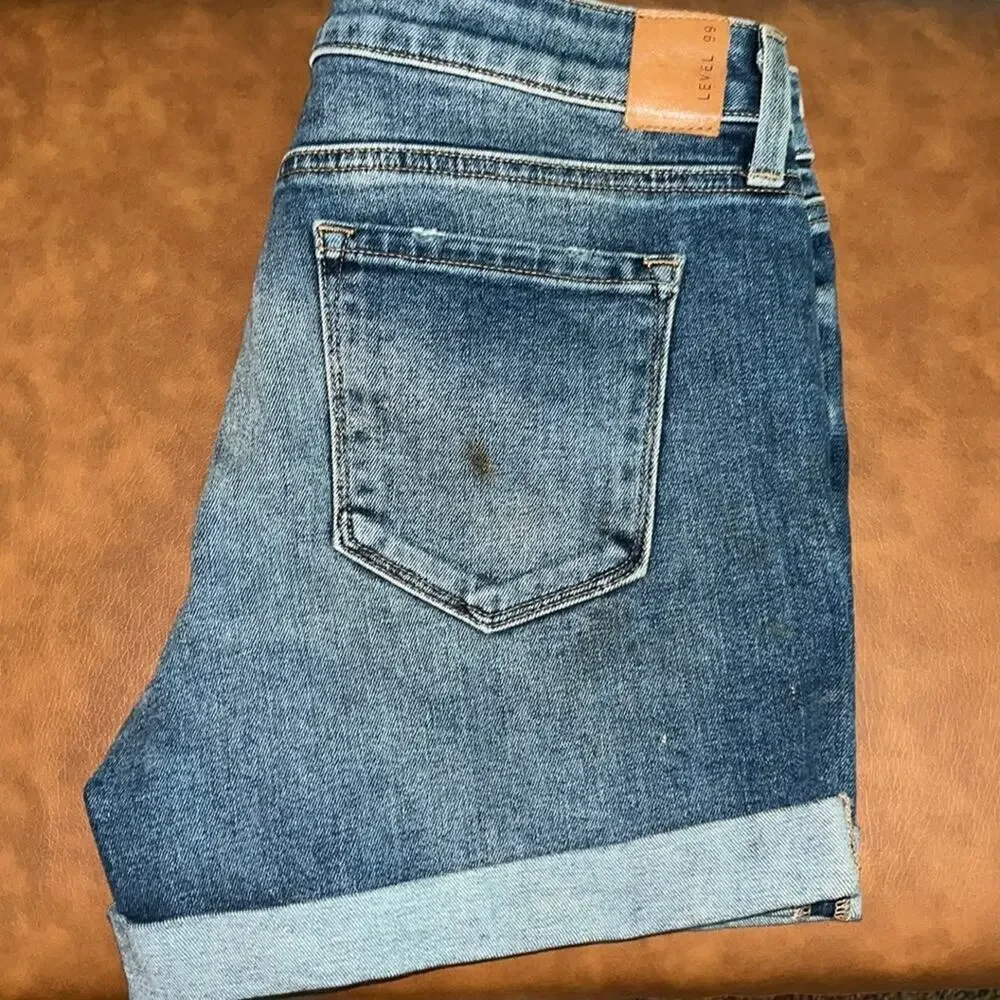 Level 99 4” Inseam High Rise Cuffed Shorts Size 29